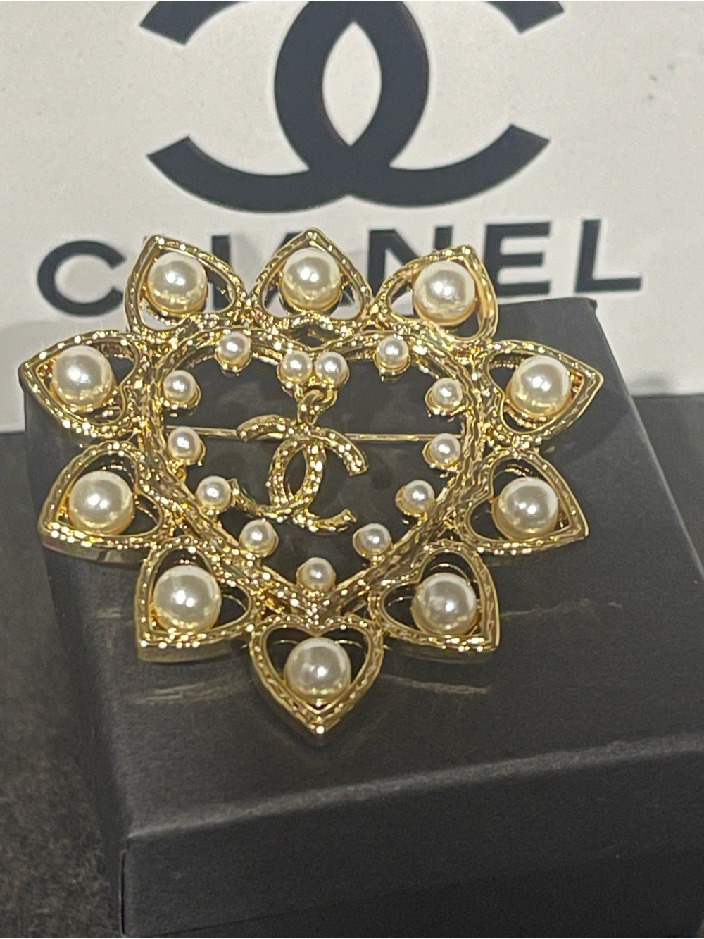 Gold-Tone Pearl Floral Brooch - Picture 5 of 7
